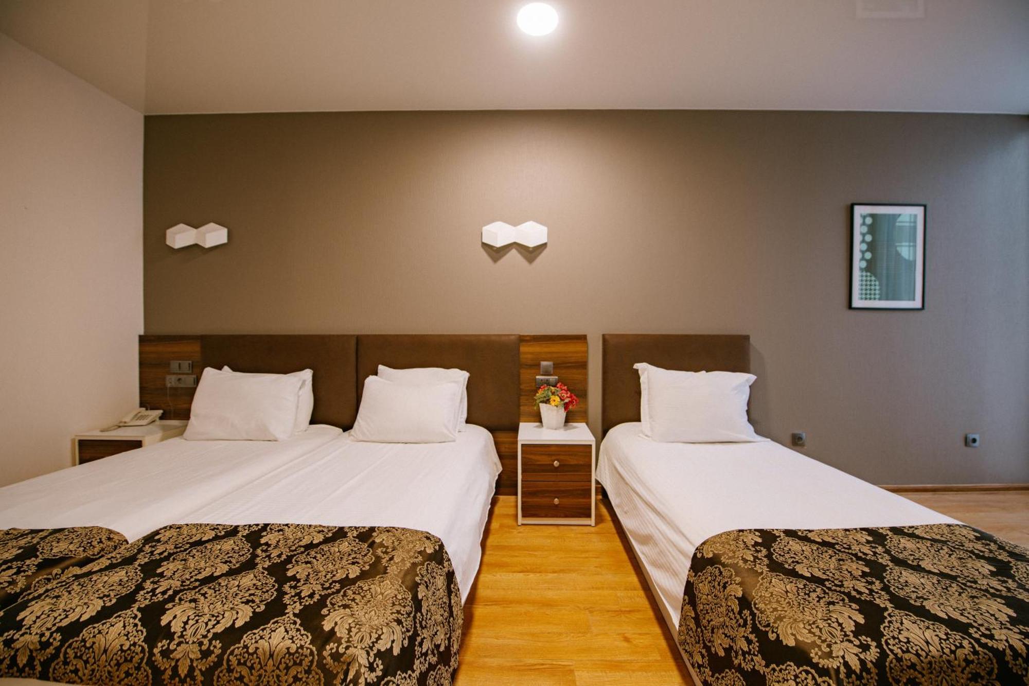 Iveria Inn Hotel Tbilisi Zimmer foto